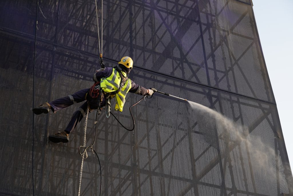 Key Features Of A Reliable Rope Access Building Cleaning Service Provider